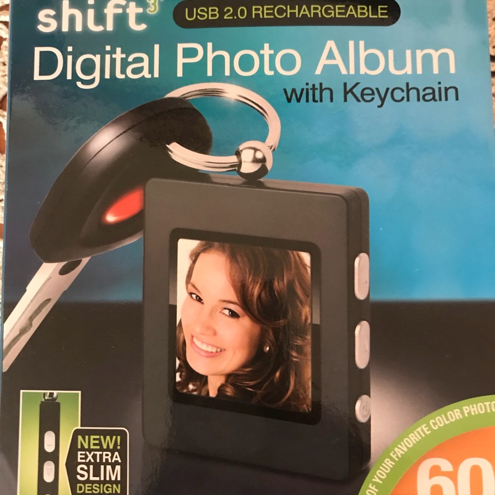 Digital photo album keychain